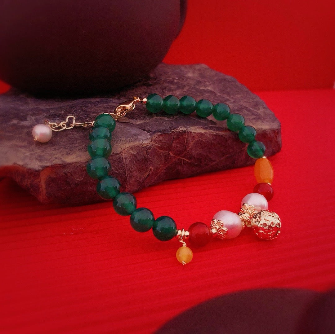 Three Agate with fresh water pearl bracelet